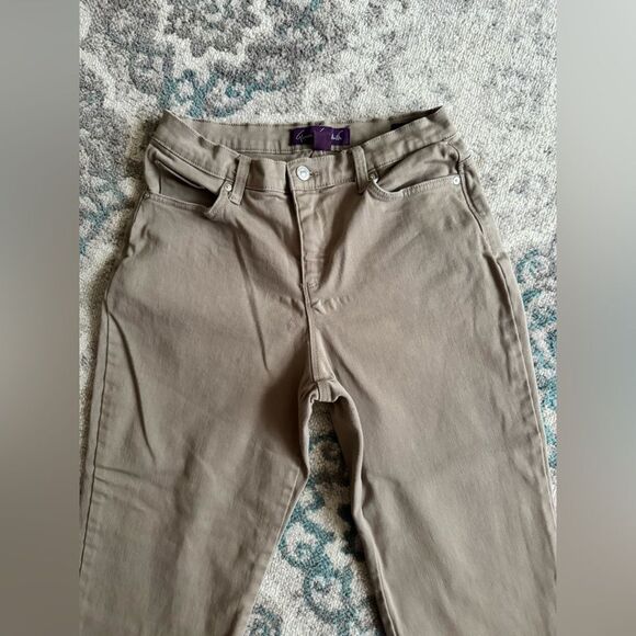 Gloria Vanderbilt Amanda Khaki Pants Size 8S Short 8 - Picture 2 of 5